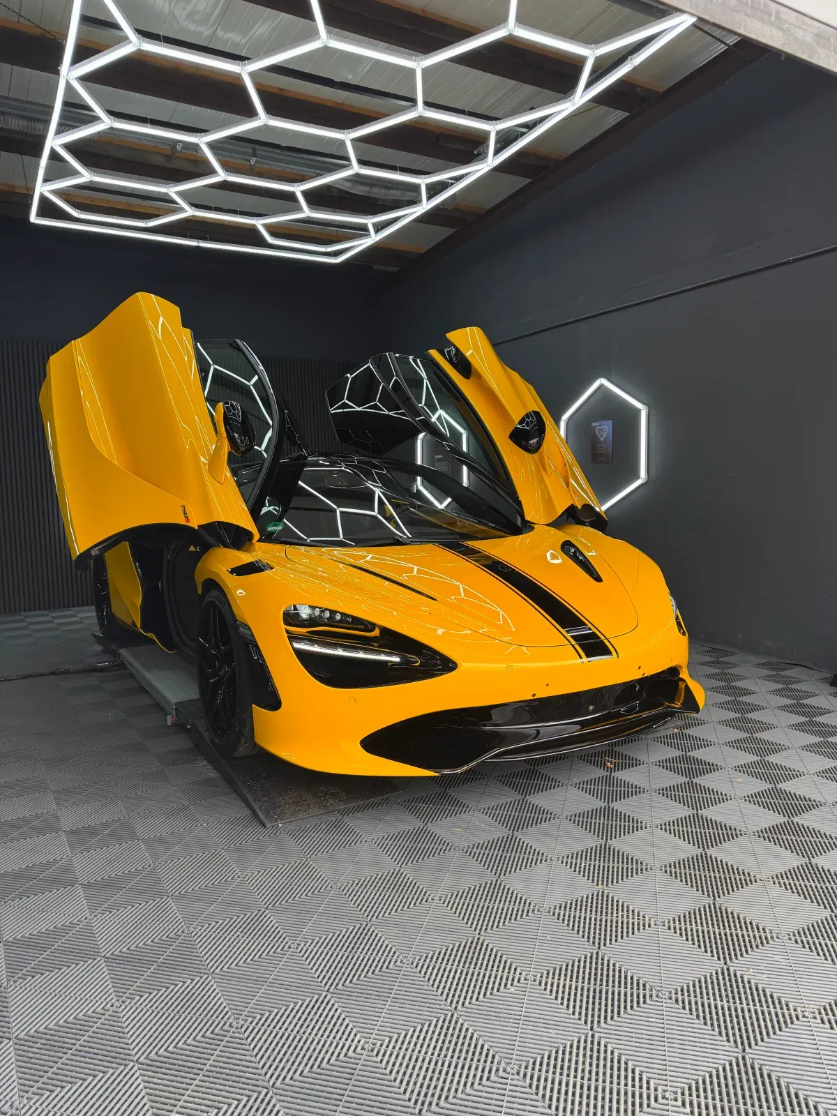 Folierung Referenz 2 von VELAR